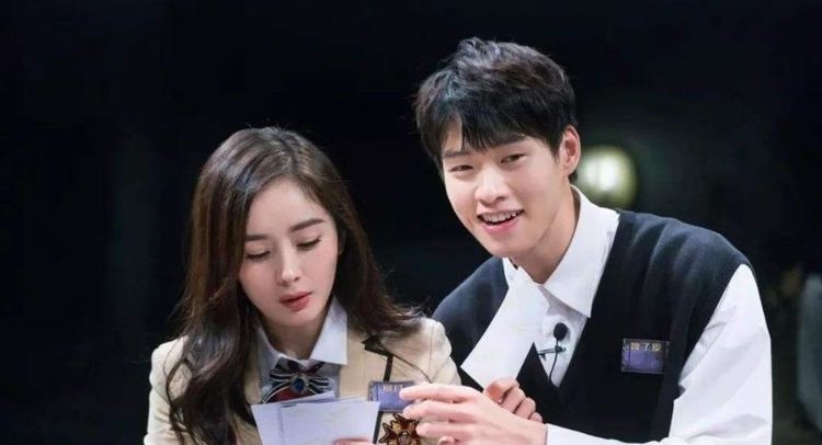 Dương Mịch dính tin đồn hẹn hò, bố Lưu Khải Uy bảo vệ con dâu cũ