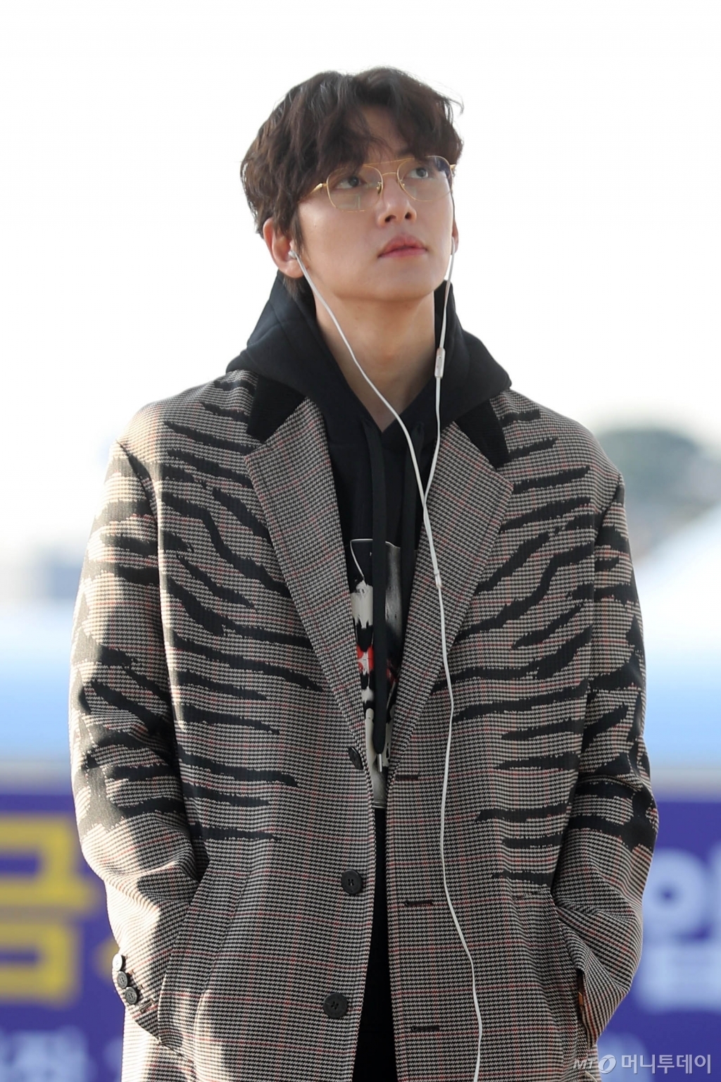 Ji Chang Wook gây sốc khi bất ngờ đăng clip hút thuốc phì phèo