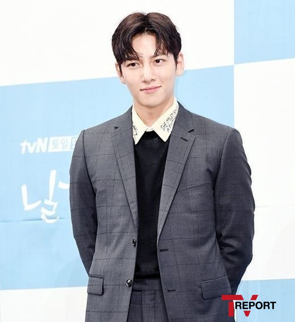 Ji Chang Wook gây sốc khi bất ngờ đăng clip hút thuốc phì phèo