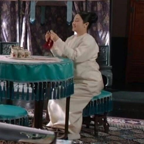 Tiểu hoa Lý Lan Địch tăng cân khiến bạn diễn kiệt sức vì cảnh bế