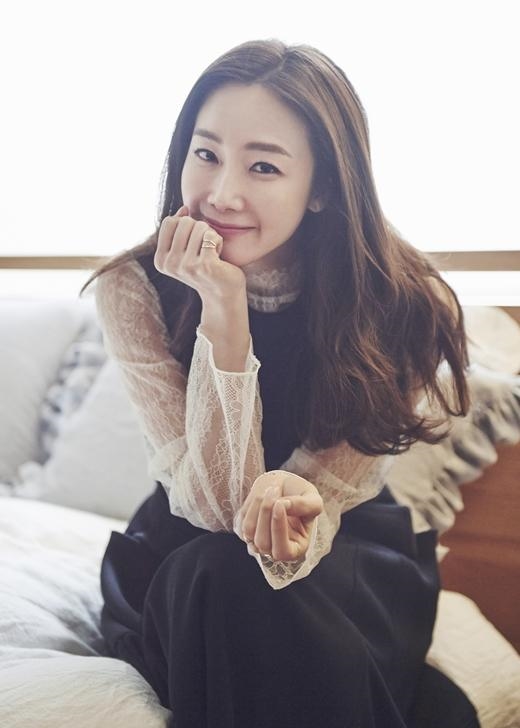 Choi Ji Woo lần đầu làm mẹ ở tuổi 44 sau 1 năm rưỡi kết hôn