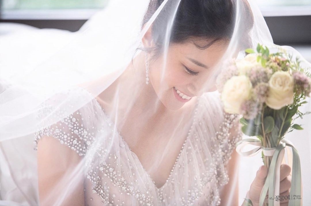 “Em trai Kim Tae Hee” Lee Wan tung bộ ảnh cưới đẹp như cổ tích