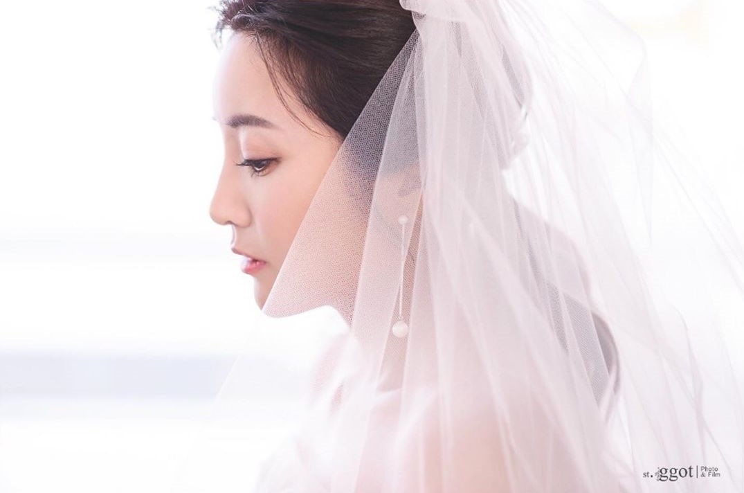 “Em trai Kim Tae Hee” Lee Wan tung bộ ảnh cưới đẹp như cổ tích