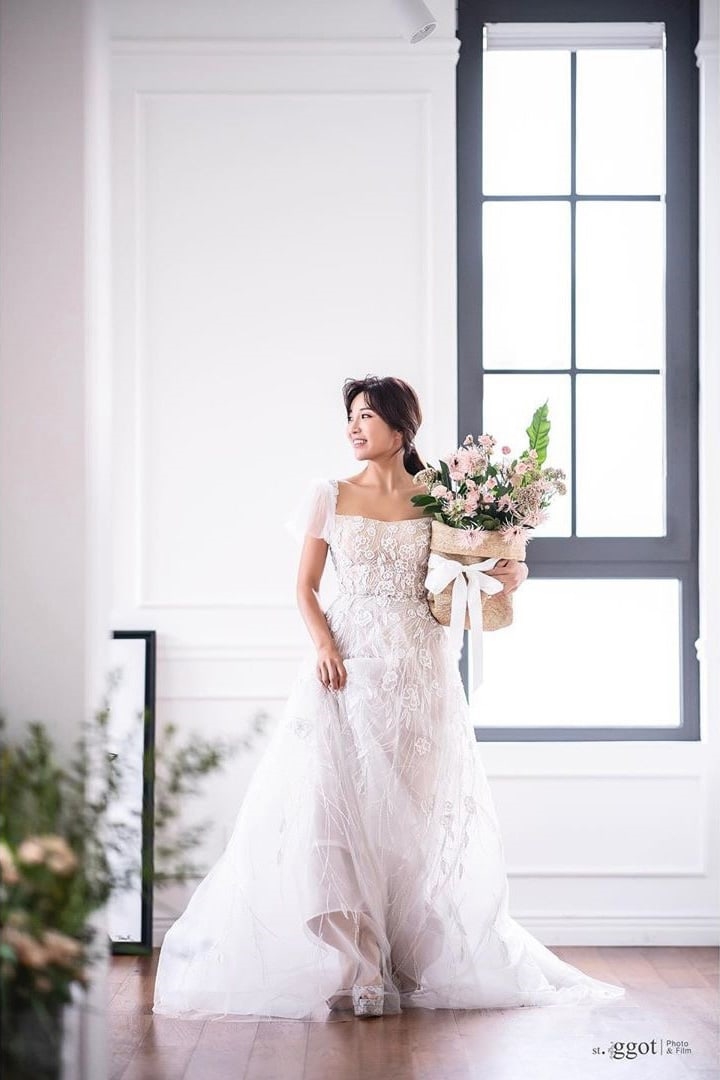 “Em trai Kim Tae Hee” Lee Wan tung bộ ảnh cưới đẹp như cổ tích