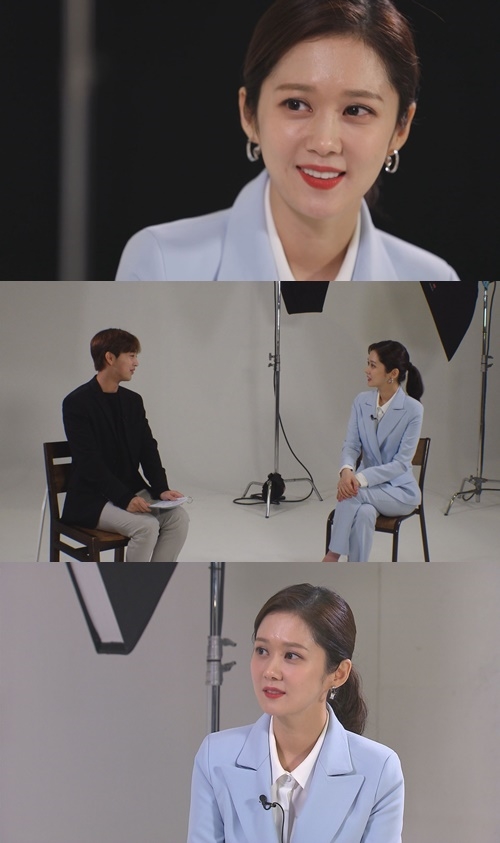 Jang Na Ra cười ngại vì tin đồn tình cảm với Lee Sang Yoon