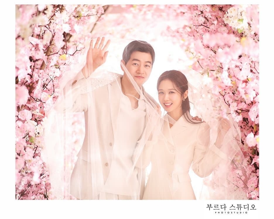 Jang Na Ra cười ngại vì tin đồn tình cảm với Lee Sang Yoon