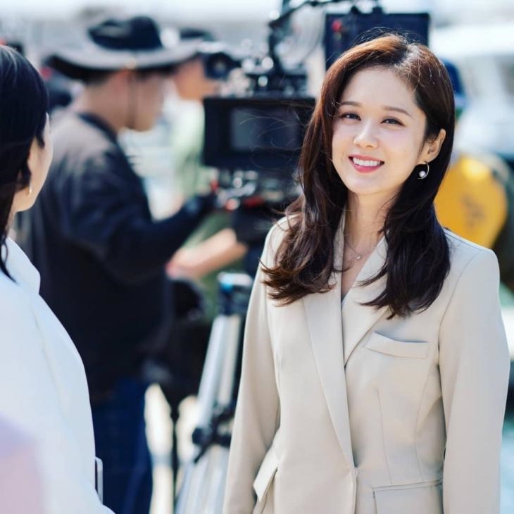 Jang Na Ra cười ngại vì tin đồn tình cảm với Lee Sang Yoon