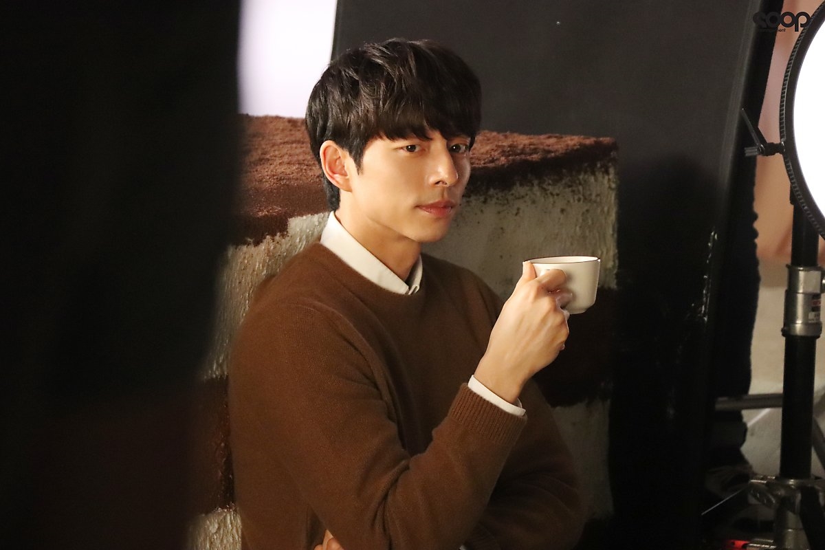 Gong Yoo tỏa khí chất nam thần trong bộ ảnh chụp quảng cáo mới
