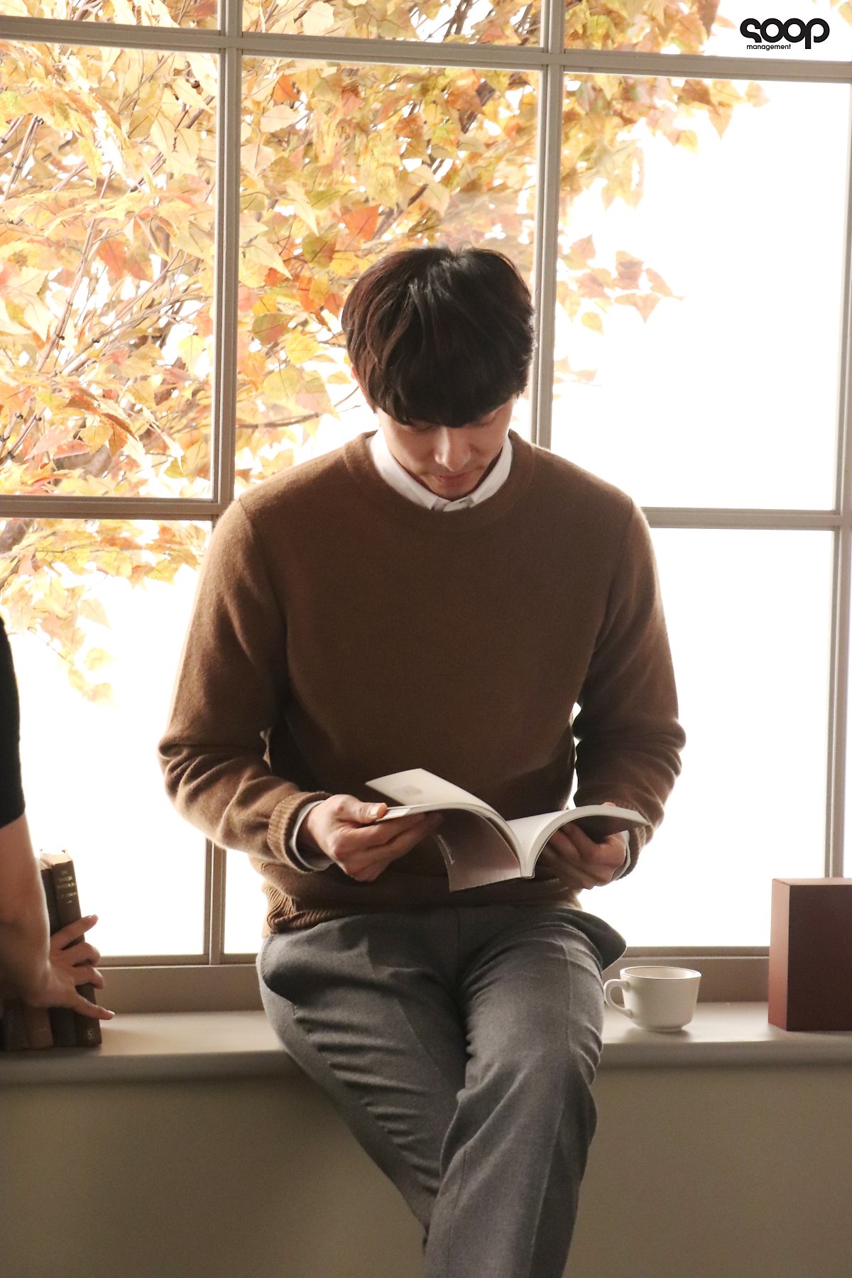 Gong Yoo tỏa khí chất nam thần trong bộ ảnh chụp quảng cáo mới