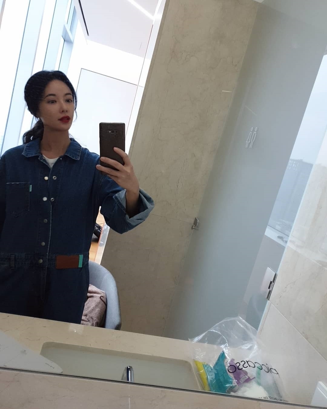 Hwang Jung Eum gây sốc với loạt ảnh gương mặt khác lạ trên MXH