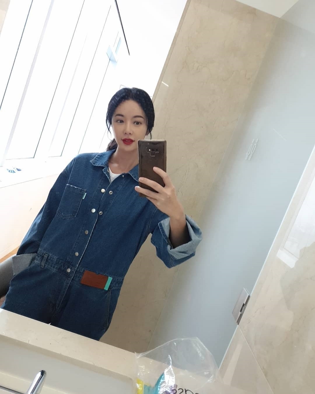 Hwang Jung Eum gây sốc với loạt ảnh gương mặt khác lạ trên MXH