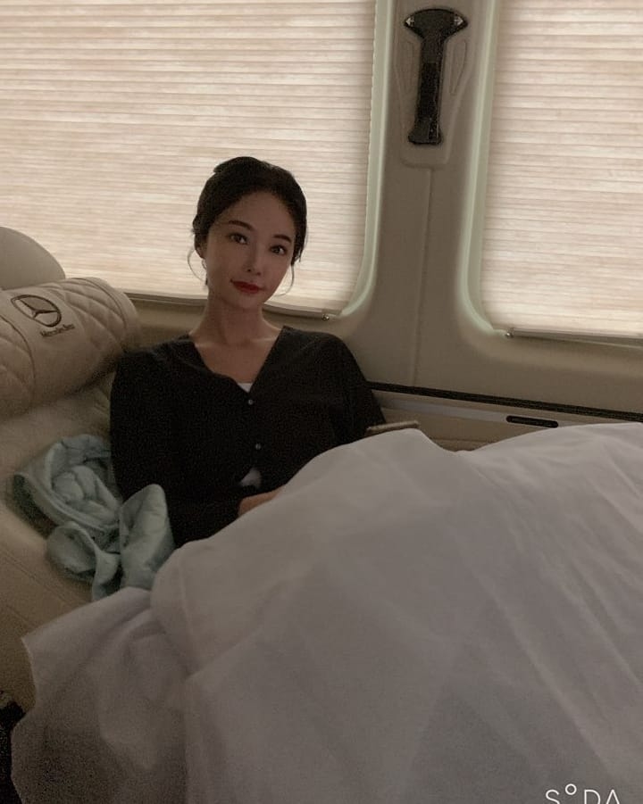 Hwang Jung Eum gây sốc với loạt ảnh gương mặt khác lạ trên MXH