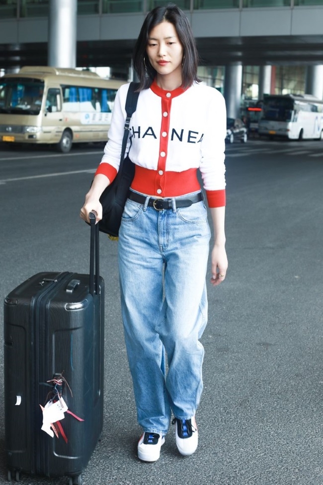 Dương Mịch, AngelaBaby... và sao nữ Cbiz biến sân bay thành sàn diễn