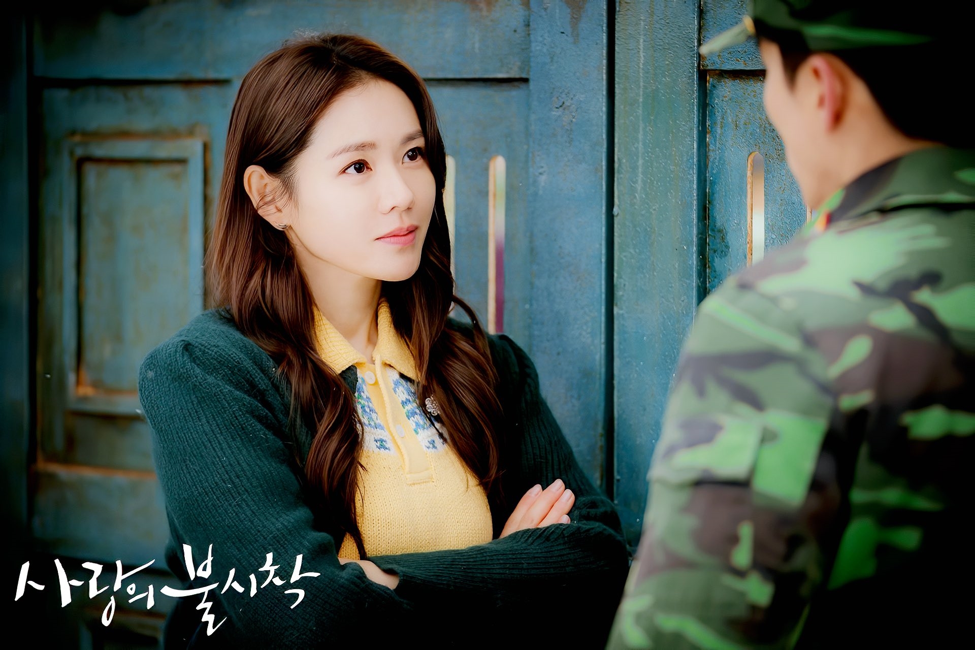 'Hạ cánh nơi anh' tung ảnh mới ngọt ngào của Hyun Bin - Gon Ye Jin