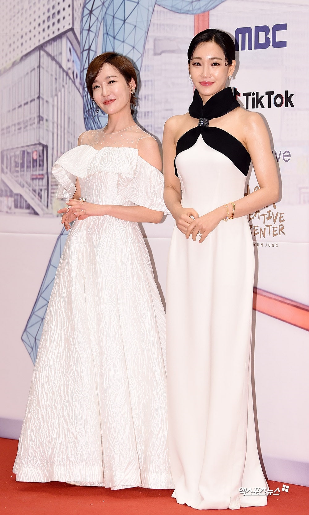 Han Ji Min - Shin Se Kyung đọ sắc tại lễ trao giải MBC Drama Awards