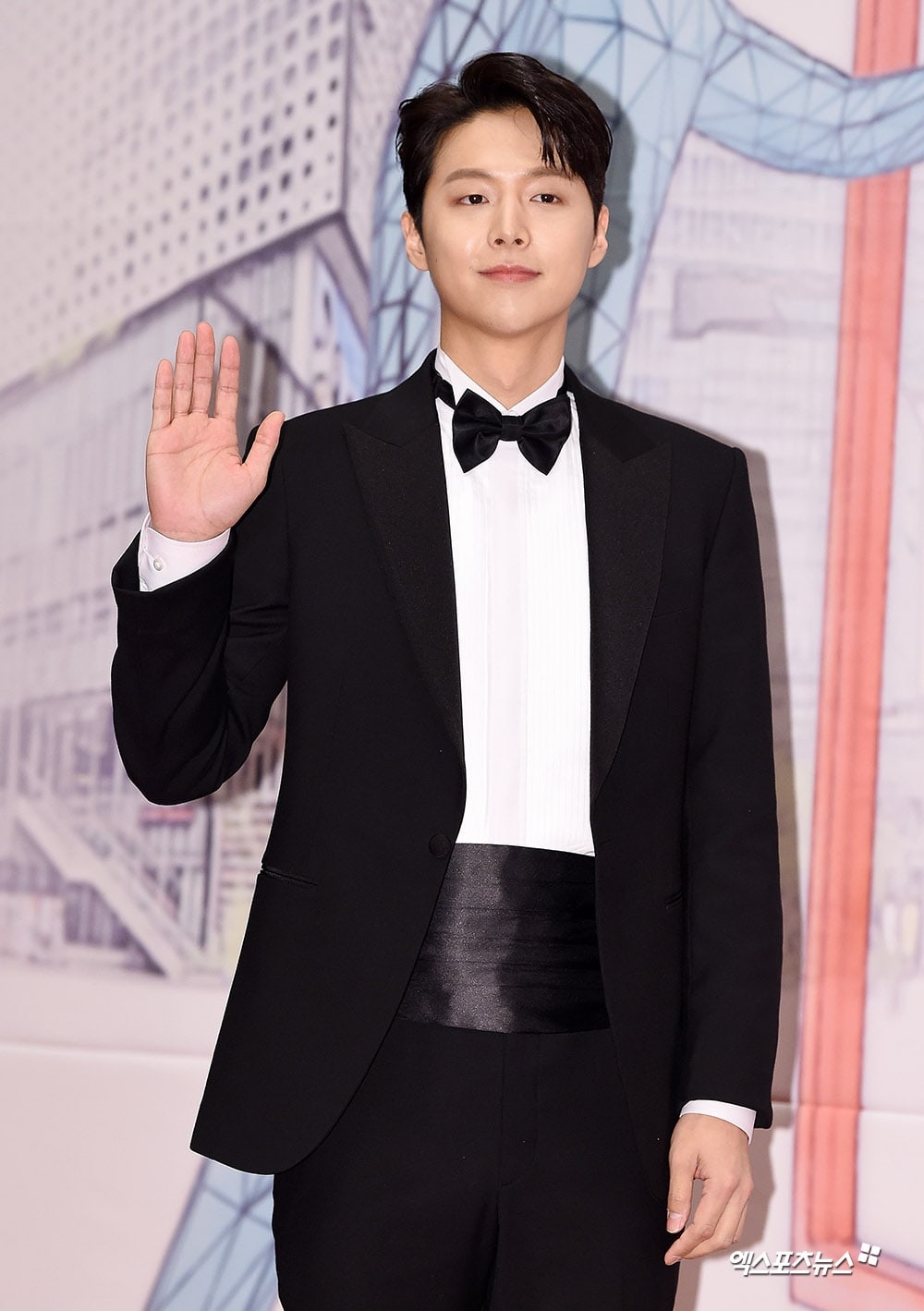 Han Ji Min - Shin Se Kyung đọ sắc tại lễ trao giải MBC Drama Awards