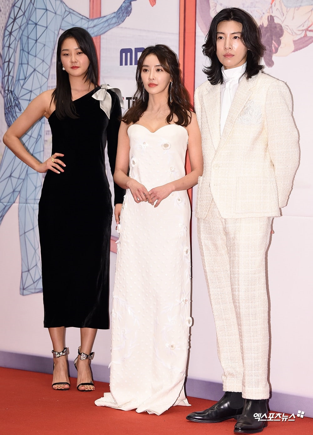 Han Ji Min - Shin Se Kyung đọ sắc tại lễ trao giải MBC Drama Awards