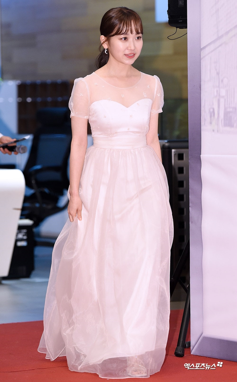 Han Ji Min - Shin Se Kyung đọ sắc tại lễ trao giải MBC Drama Awards