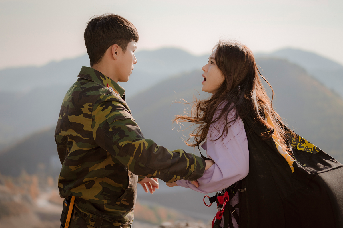 Son Ye Jin tung bộ ảnh đẹp trong “Hạ cánh nơi anh” chào năm mới