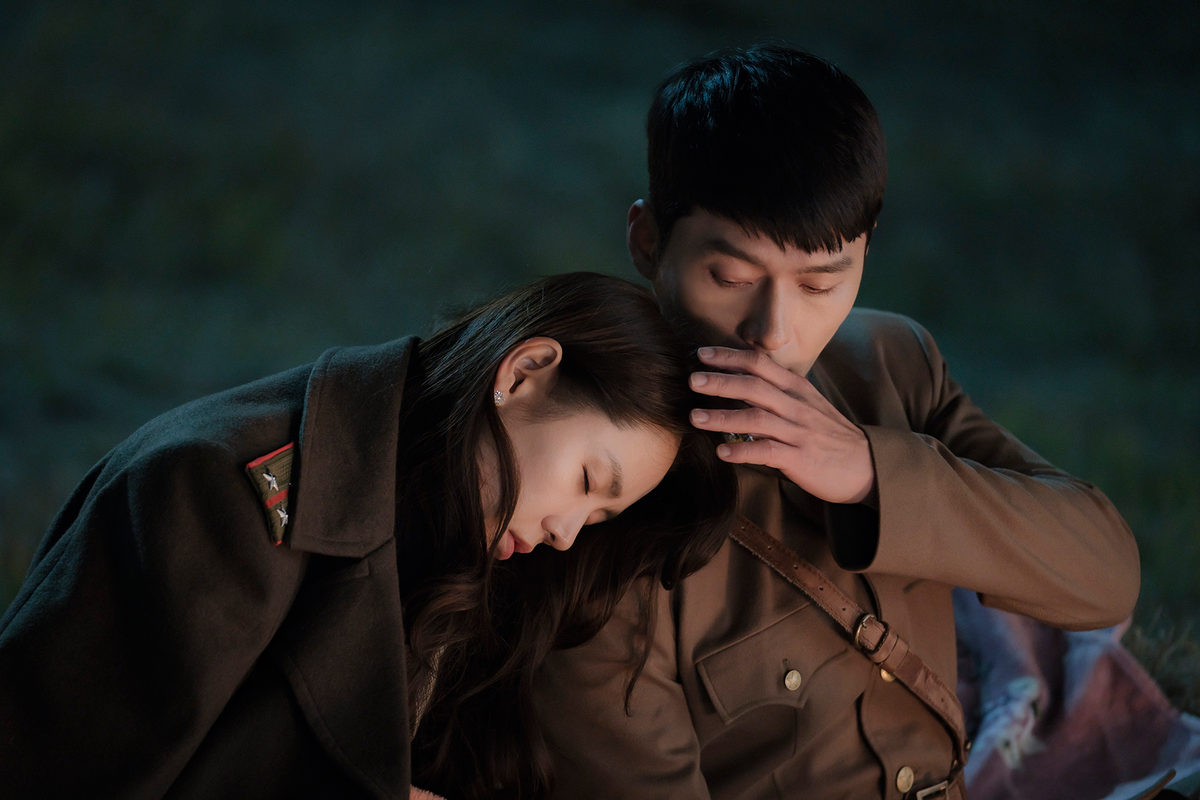 Son Ye Jin tung bộ ảnh đẹp trong “Hạ cánh nơi anh” chào năm mới