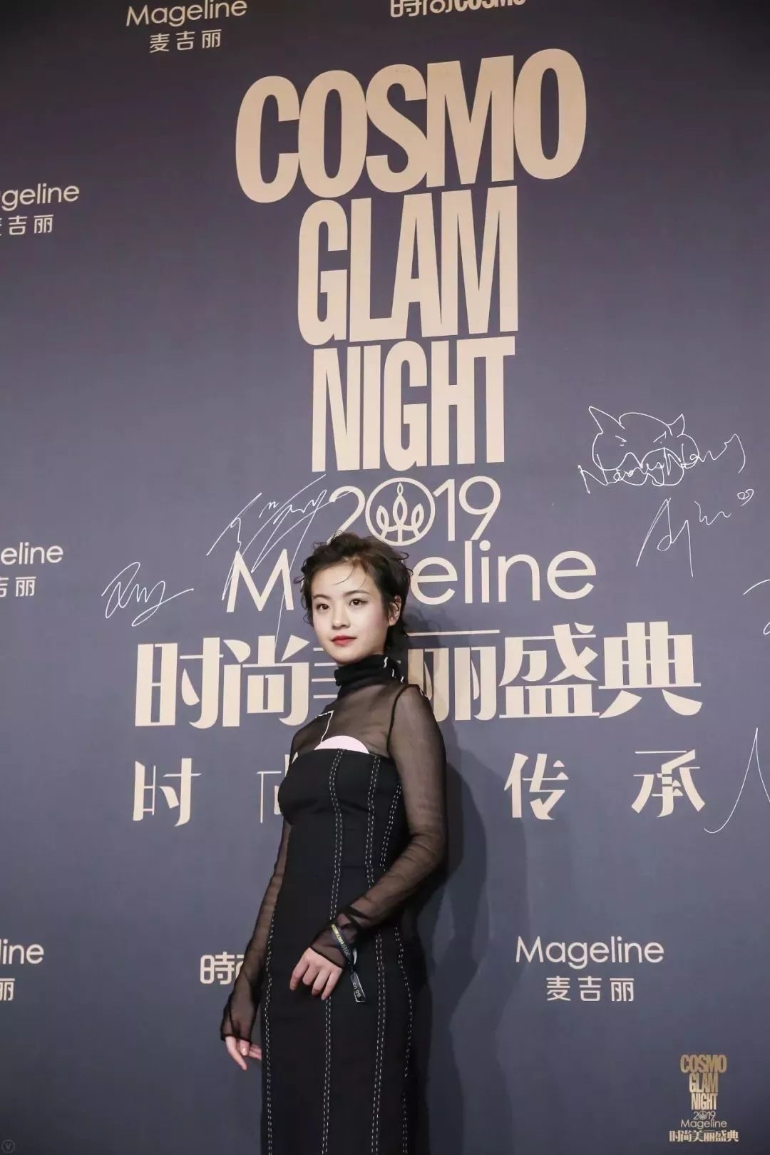 11 phong cách thảm họa của dàn mỹ nhân trên thảm đỏ Cbiz 2019