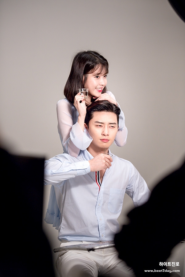IU đóng cặp Park Seo Joon trong dự án điện ảnh đầu tiên