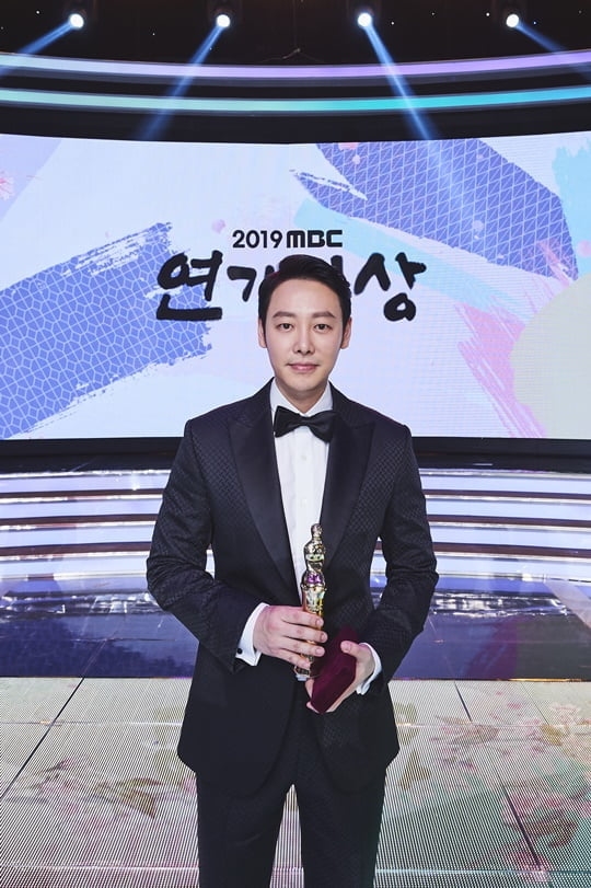 Điểm qua 3 Daesang của làng phim Hàn cuối năm 2019