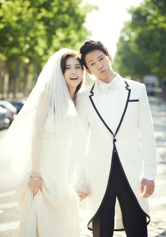 Ji Sung nói về Lee Bo Young và các con trên sóng truyền hình