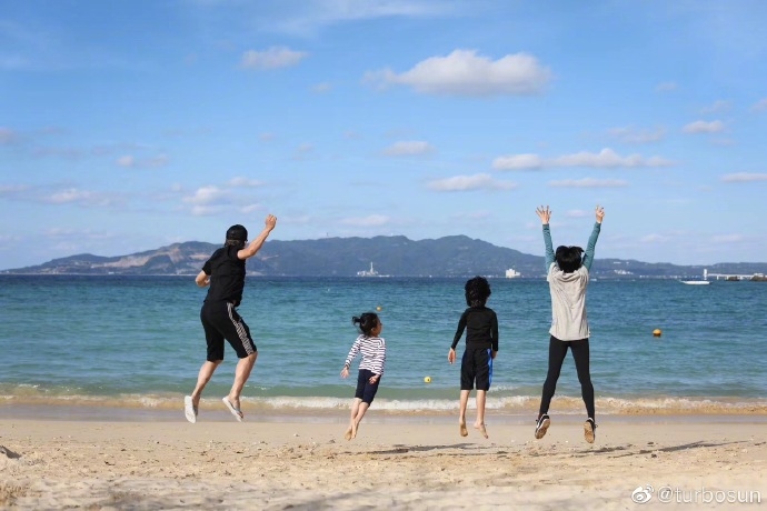 Tôn Lệ trổ tài quay phim, Đặng Siêu nịnh nọt khen ngợi bà xã