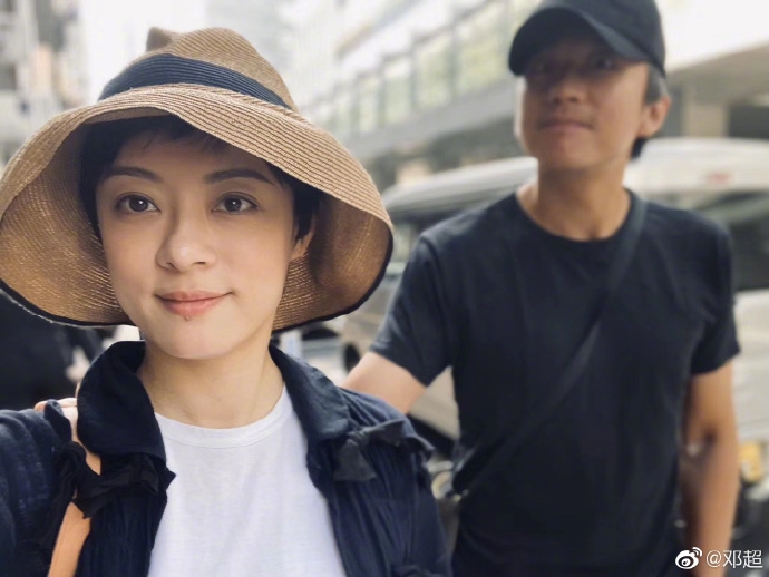 Tôn Lệ trổ tài quay phim, Đặng Siêu nịnh nọt khen ngợi bà xã