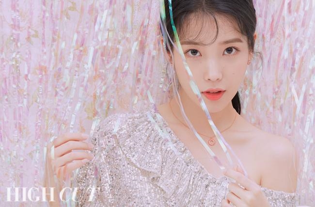 IU lần đầu đổi công ty quản lý, dẫn theo cả bộ sậu làm việc cùng