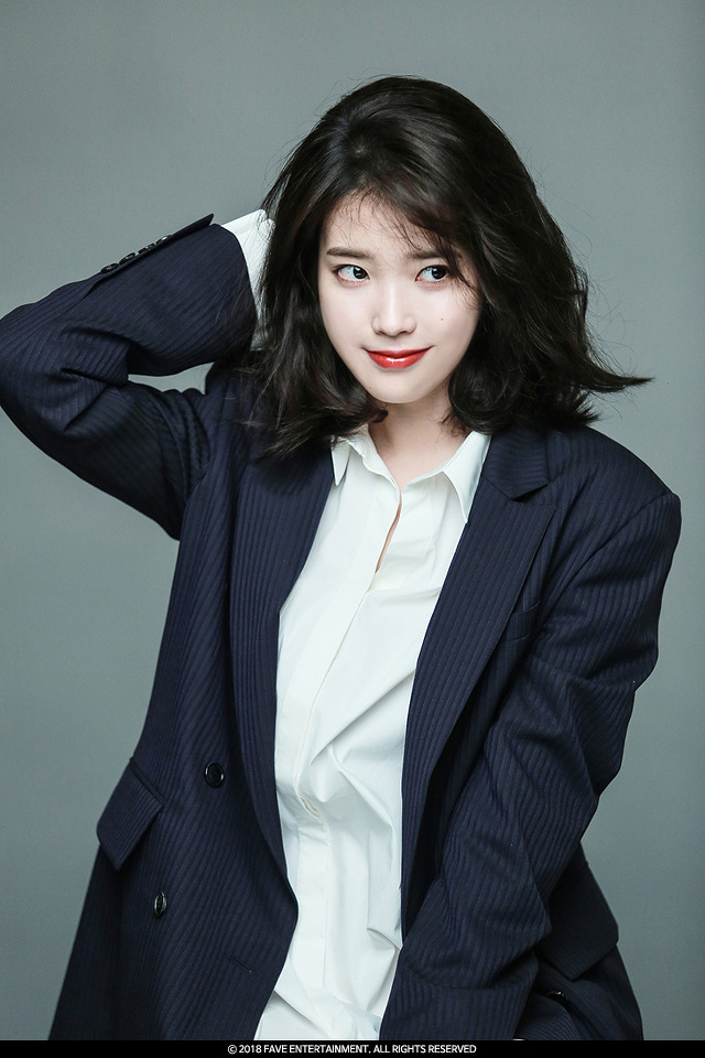 IU lần đầu đổi công ty quản lý, dẫn theo cả bộ sậu làm việc cùng