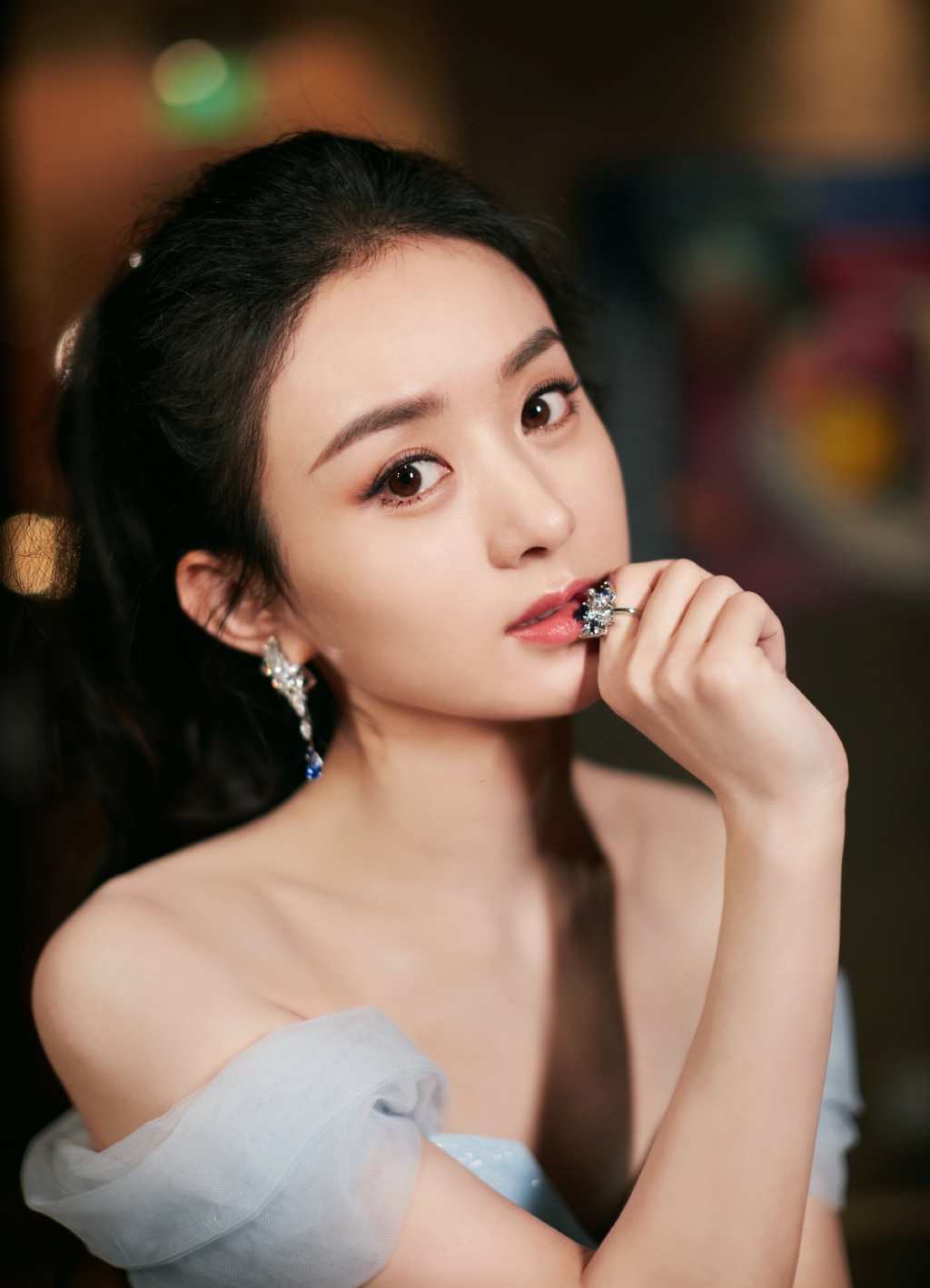 'Mẹ bỉm sữa' Triệu Lệ Dĩnh hóa công chúa xinh tươi ngọt ngào