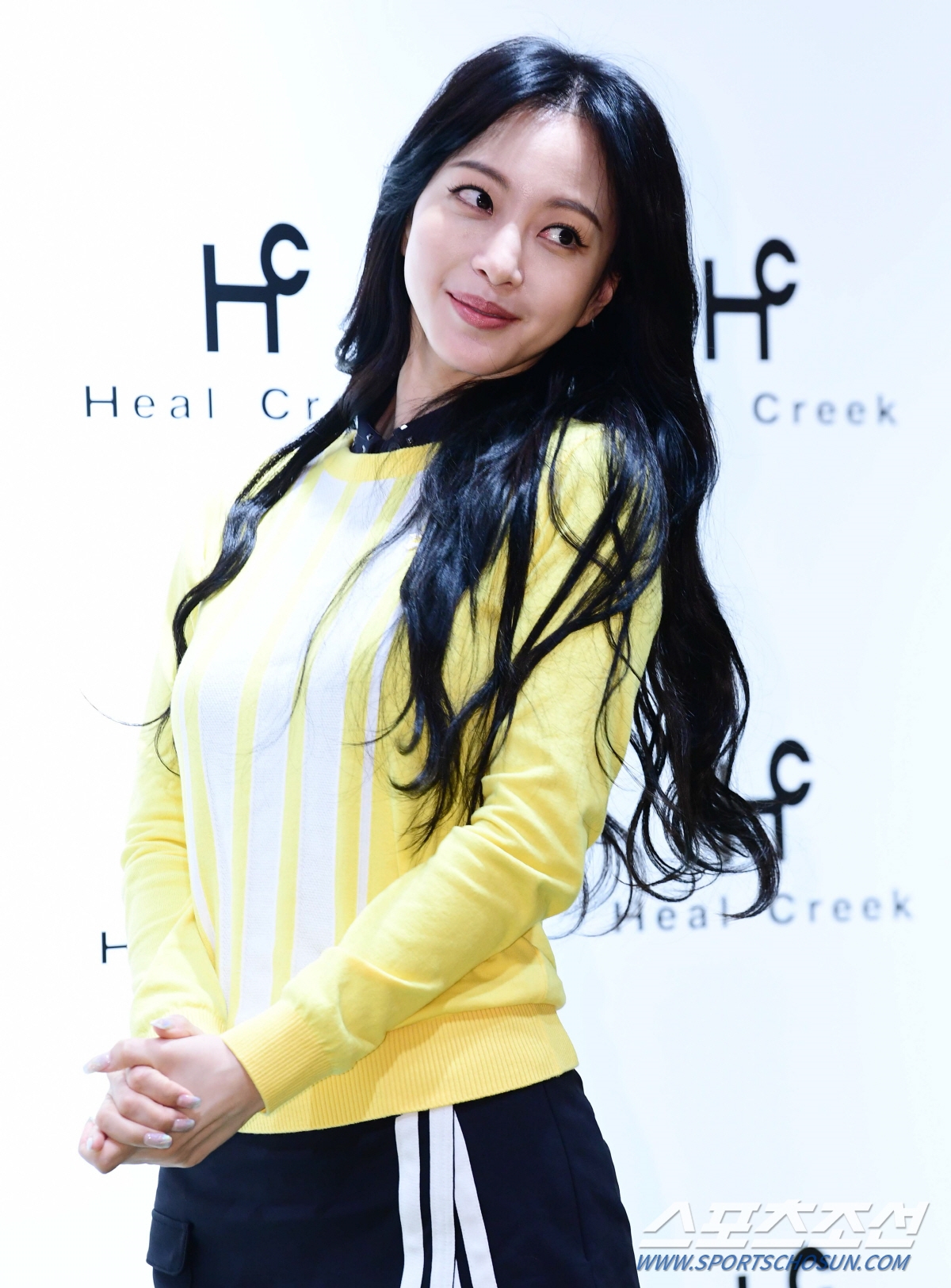 Han Ye Seul hết nổi loạn, bỗng dưng dịu dàng tham dự sự kiện mới
