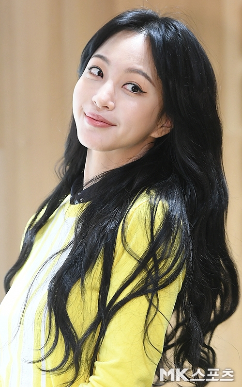 Han Ye Seul hết nổi loạn, bỗng dưng dịu dàng tham dự sự kiện mới