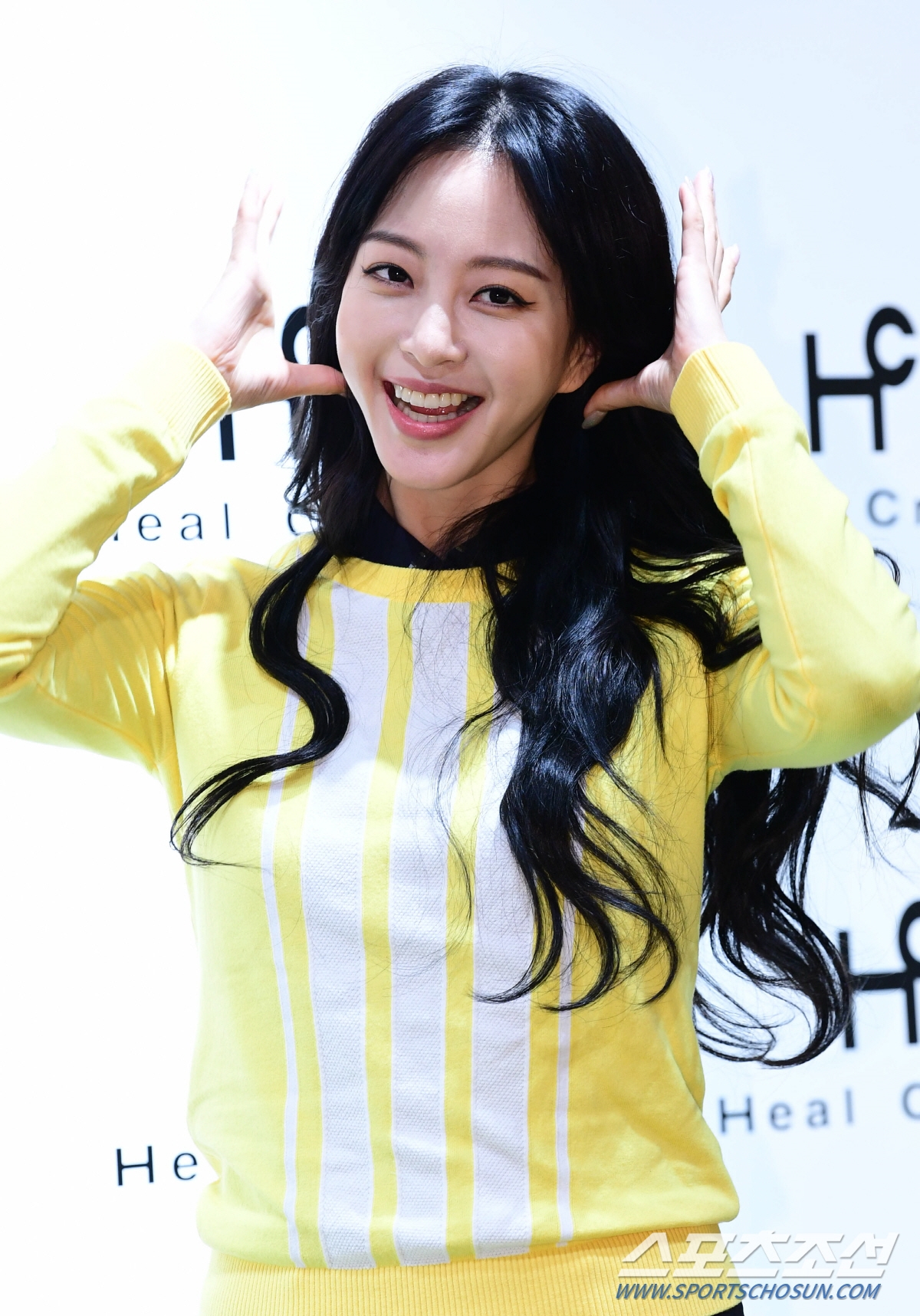 Han Ye Seul hết nổi loạn, bỗng dưng dịu dàng tham dự sự kiện mới