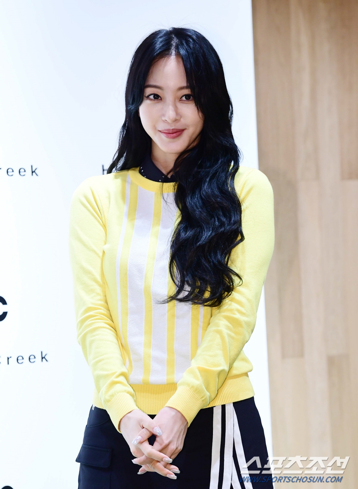 Han Ye Seul hết nổi loạn, bỗng dưng dịu dàng tham dự sự kiện mới