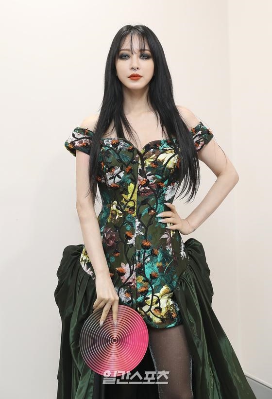 Han Ye Seul hết nổi loạn, bỗng dưng dịu dàng tham dự sự kiện mới
