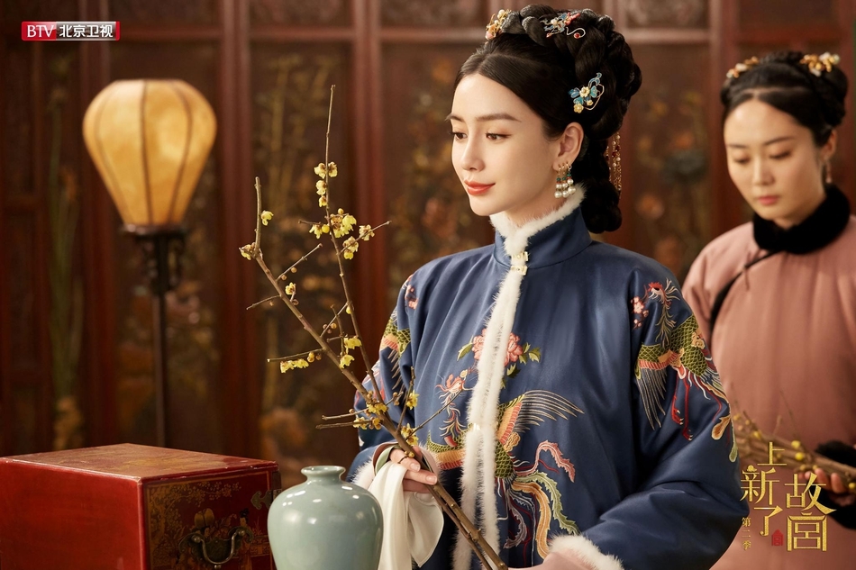 AngelaBaby gây bão với tạo hình nhà Thanh đẹp lộng lẫy