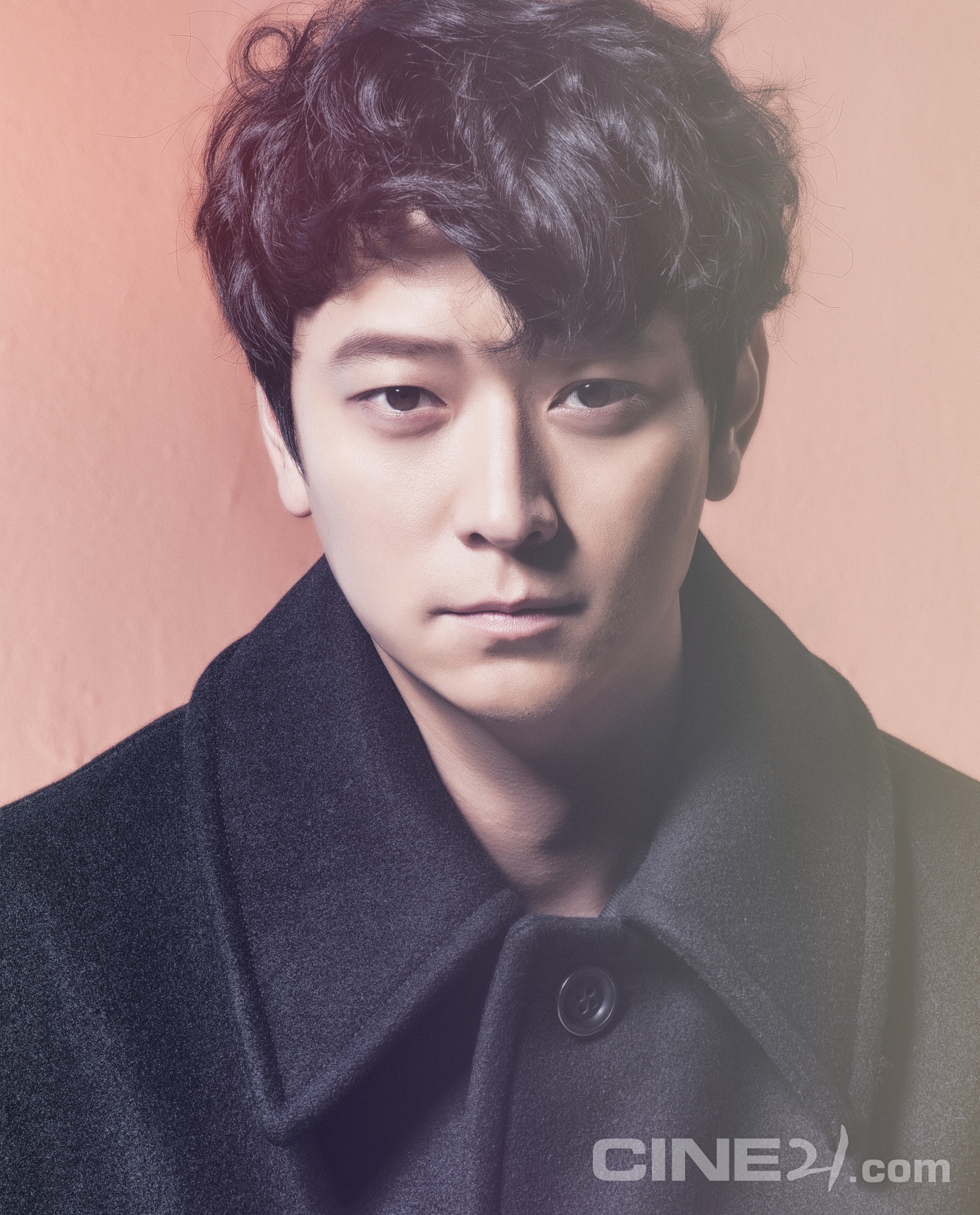 Kang Dong Won, Lee Sung Kyung gia hạn hợp đồng với YG