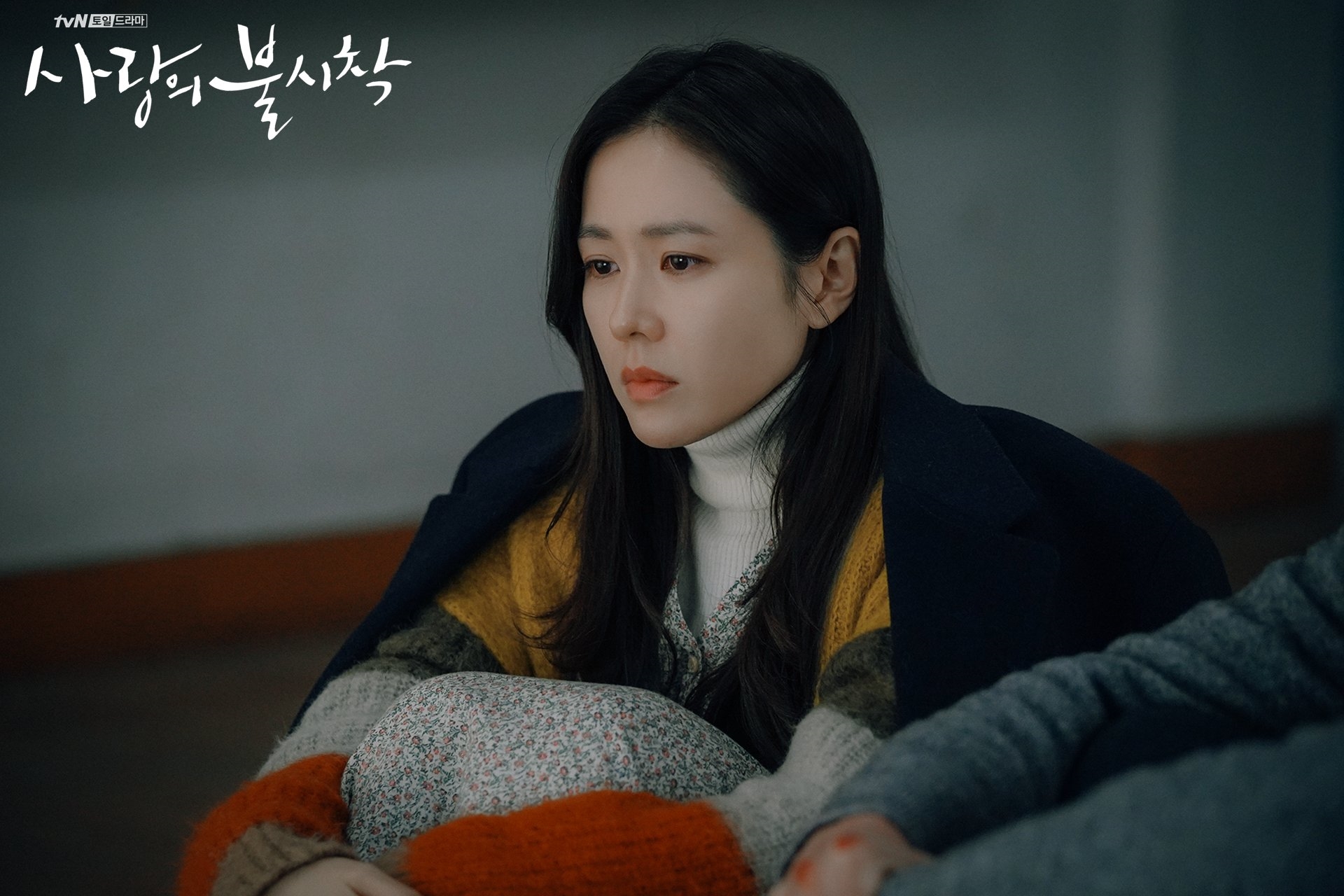Hyun Bin - Son Ye Jin nhập tâm diễn xuất tạo ra cảnh hôn tuyệt đẹp