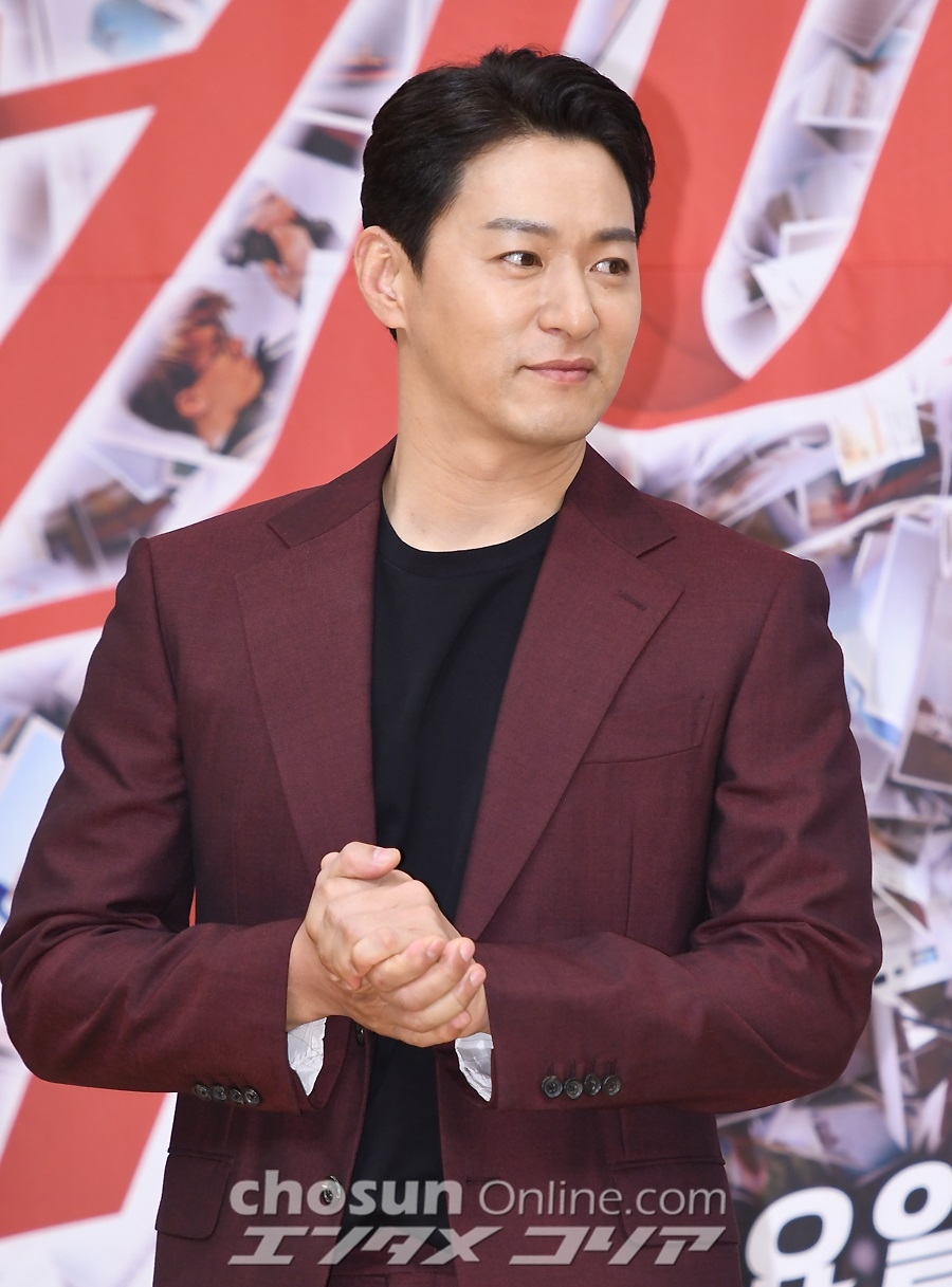 Joo Jin Mo viết thư xin lỗi về scandal lộ tin nhắn “gái gú” nhạy cảm