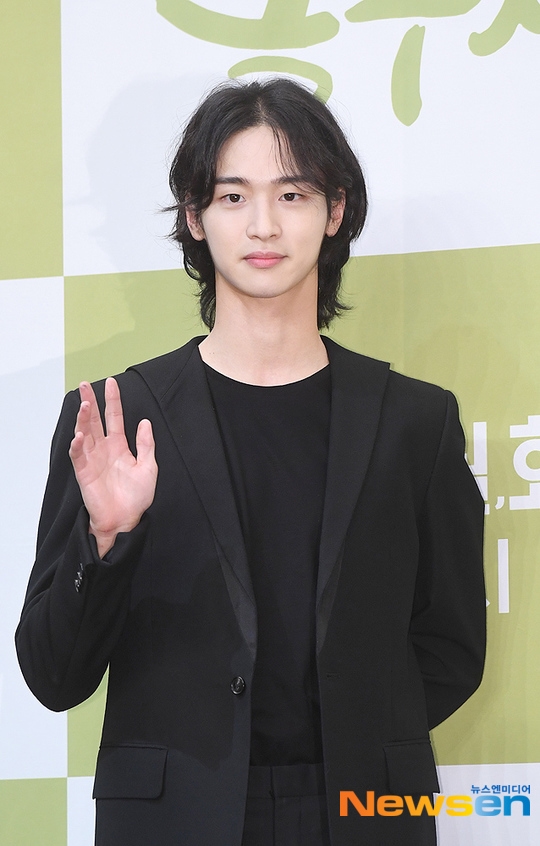 Krystal tái xuất đóng drama mới cùng Jang Dong Yoon?