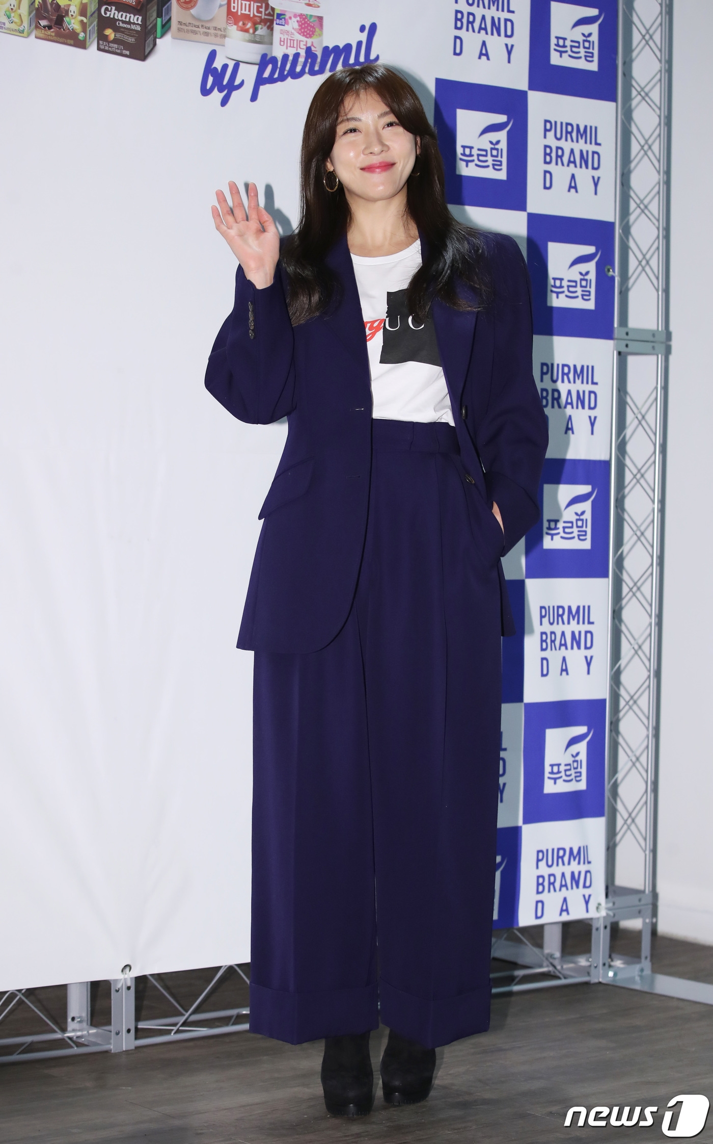Ha Ji Won trẻ trung xinh đẹp trong sự kiện mới làm fan xao xuyến