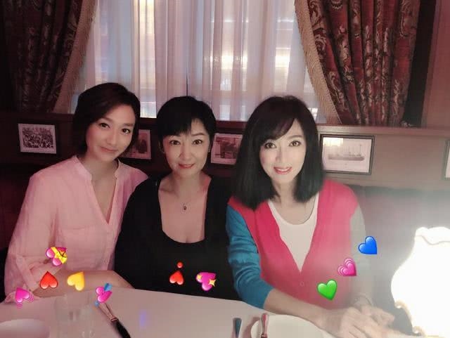 Hoa đán TVB Mễ Tuyết gây bão mạng vì nhan sắc trẻ trung ở tuổi 65