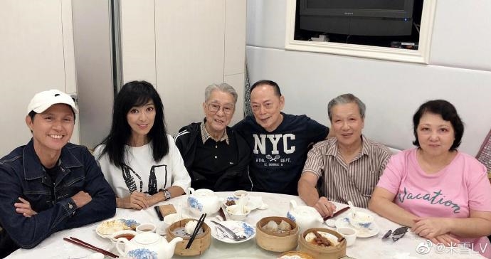 Hoa đán TVB Mễ Tuyết gây bão mạng vì nhan sắc trẻ trung ở tuổi 65