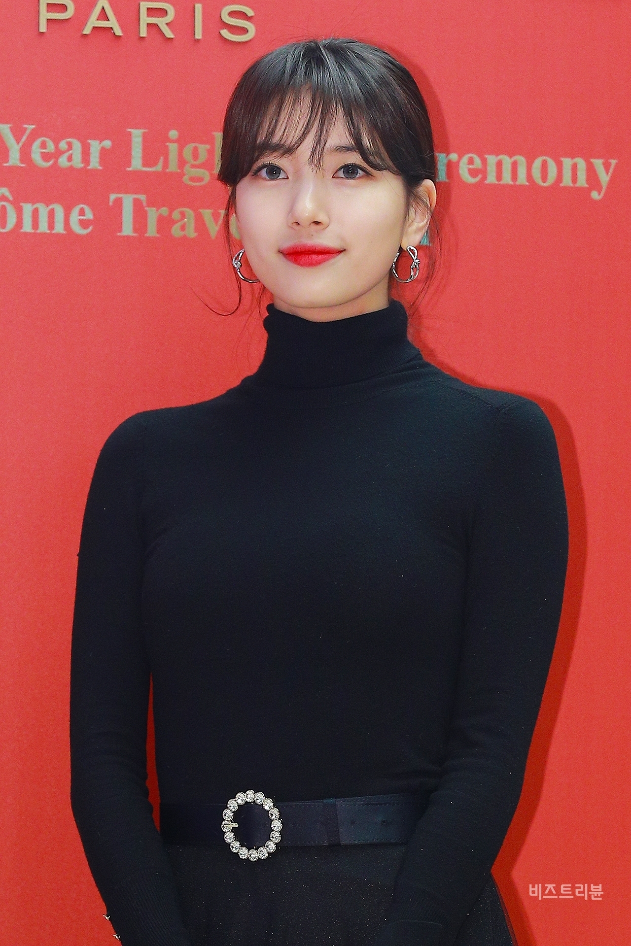 Suzy đẹp rạng ngời dự sự kiện mới hậu đăng ảnh khoe bụng bầu