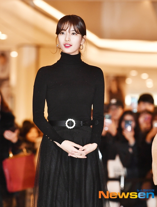 Suzy đẹp rạng ngời dự sự kiện mới hậu đăng ảnh khoe bụng bầu