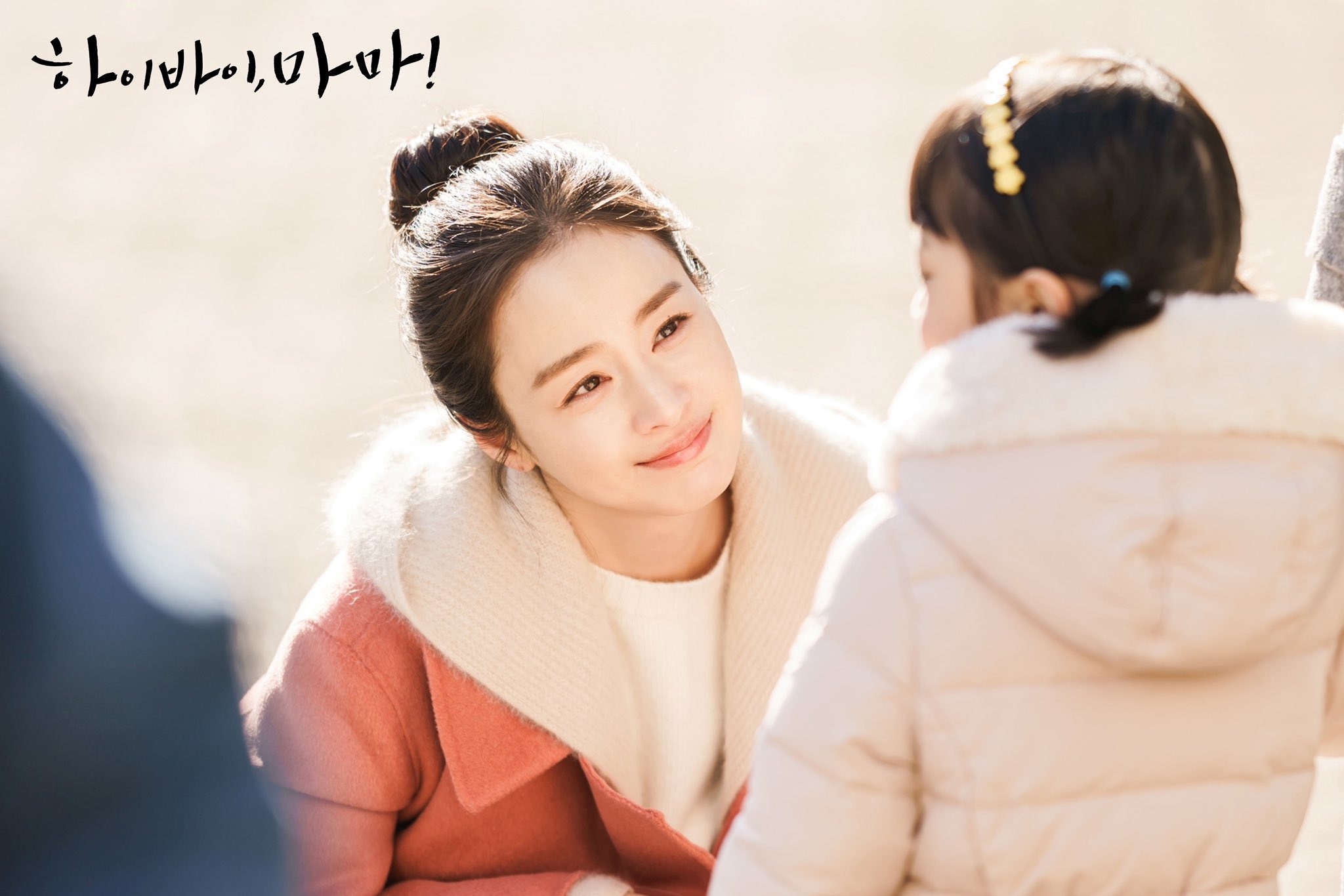 Kim Tae Hee xinh đẹp trong tạo hình người mẹ ma trong phim mới
