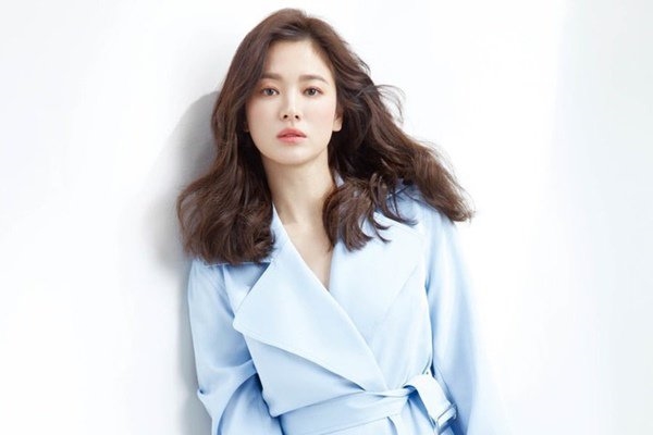 Song Hye Kyo nhận 'mưa gạch đá' vì đăng bài cầu nguyện cho Vũ Hán